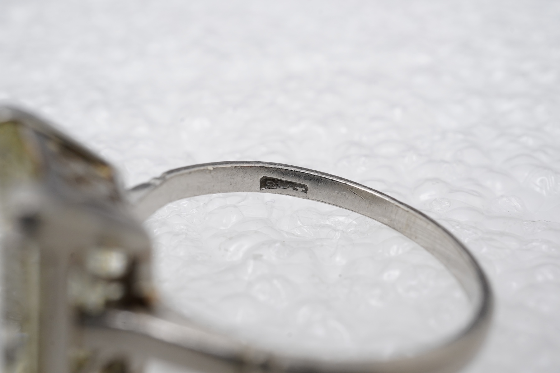 An Art Deco diamond solitaire ring, 1930s